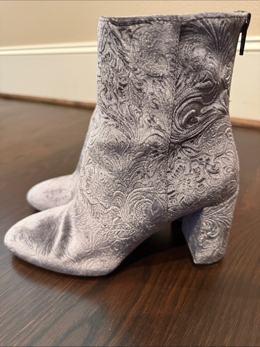 Lewit Silver-Gray Embossed Velvet Ankle Boots